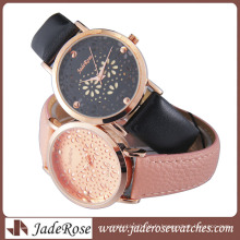 Montre en alliage de mode pour femmes avec bracelet en cuir